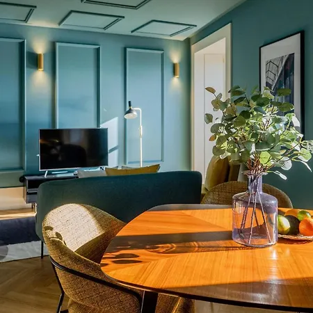 Award Winning Design Center - River View! Apartment *