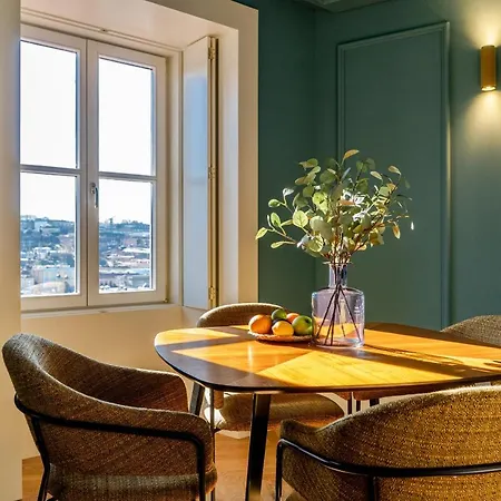 Award Winning Design Center - River View! * Porto