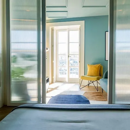 Award Winning Design Center - River View! Apartment